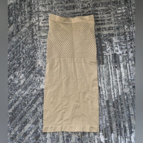 Elegant Cream Pencil Skirt - Picture 4 of 4